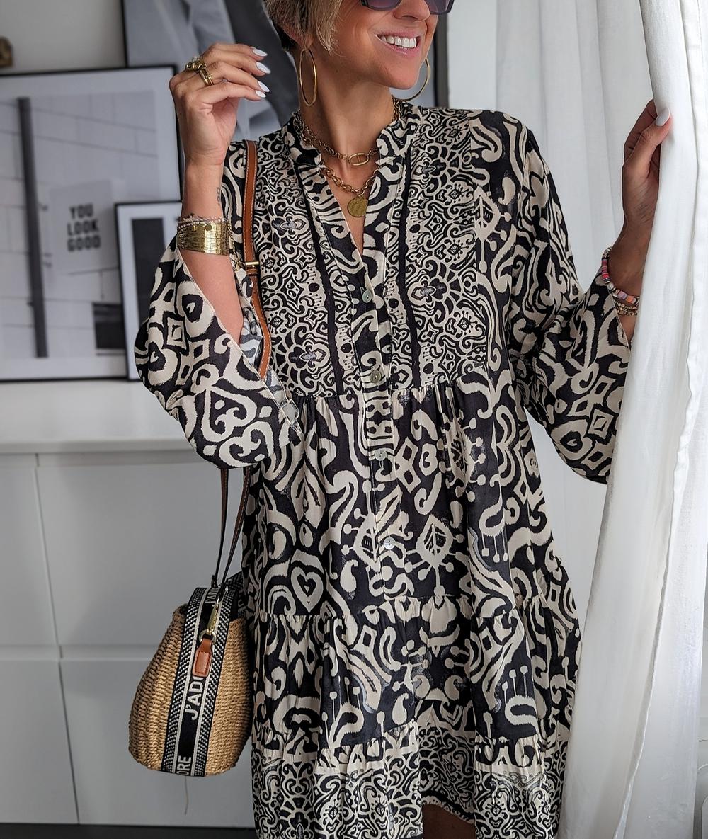 lQLPJwT8x0-AFljNCHDNBlqw5WeeQrlBbp4EF1WC8wAqAA_1626_2160.jpg Black Long Sleeve Print Mini Dress - Image 2